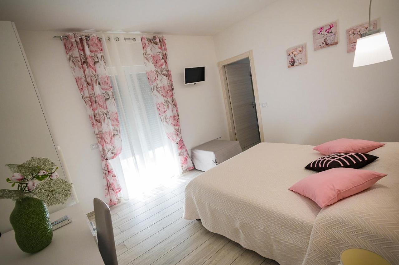Pineta Del Mare Bed & Breakfast Alba Adriatica Exterior foto